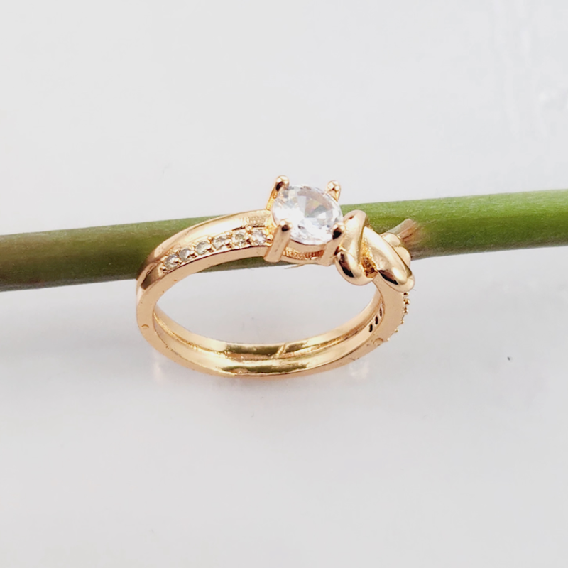 D28 (8) Zircon Gold Ring For Woman Fashion Wedding Party No Tarnish Jewelry