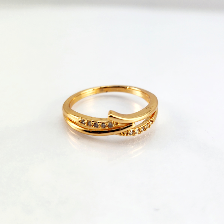 Dr3 – Gold Plated Diamond V Band Zircon Ring – Trendy Women’s Ring In Pakistan